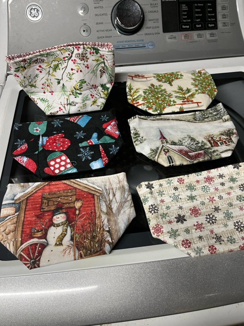 Set of 6 Holiday Fabric Pouches - Snowman, Trees & Festive Prints Giveaway